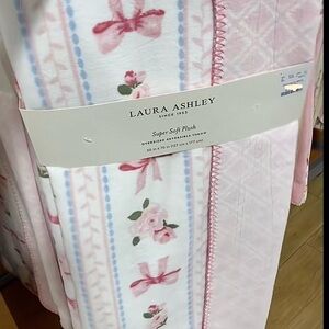 Laura Ashley Bow throw blanket